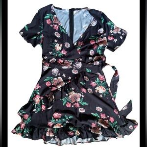 Locryz Blouse Top Wrap Women’s Small Black Floral Ruffle Tie Waist Baby Doll EUC
